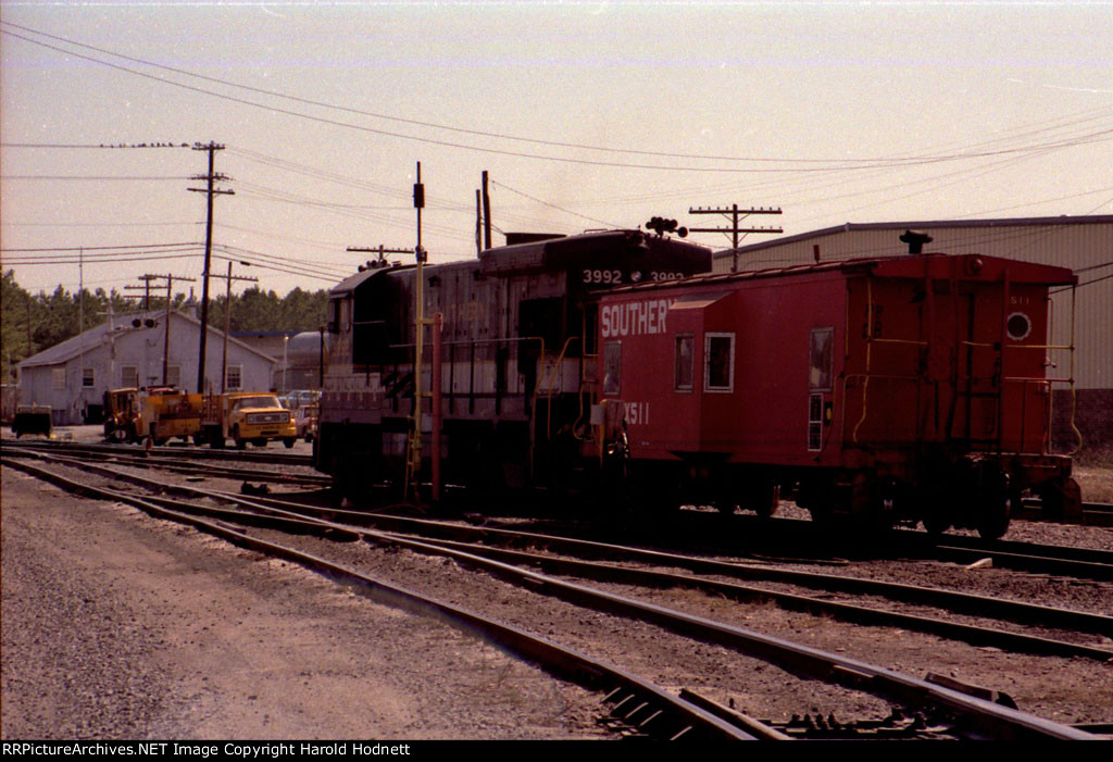 SOU 3992 & caboose X511 